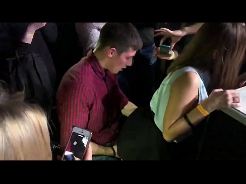 ❤️ هڪ روسي نائيٽ ڪلب ۾ حقيقي جنسي. 18 سالن جي روسي ڇوڪري مقعد ۽ وينجن ۾ هڪ نائيٽ ڪلب ۾ fucked ❤️❌ سپر فحش